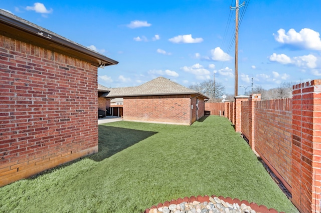 view of yard featuring a fenced backyard