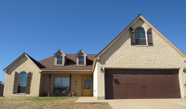 view of front of house featuring brick siding, concrete driveway, and a front yard