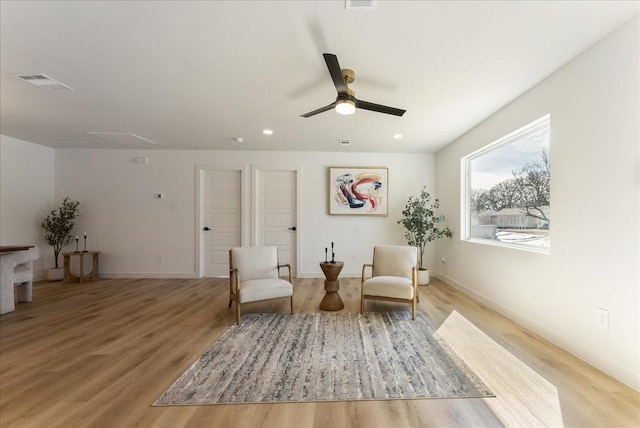 living area featuring light wood-style flooring, recessed lighting, visible vents, and a ceiling fan