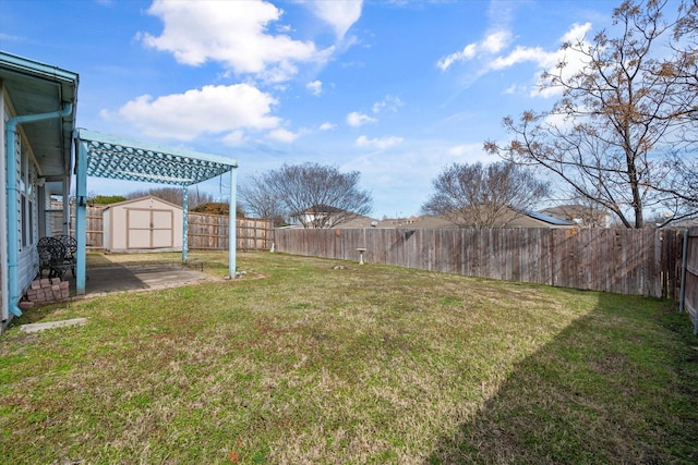 view of yard featuring a shed, an outdoor structure, and a fenced backyard