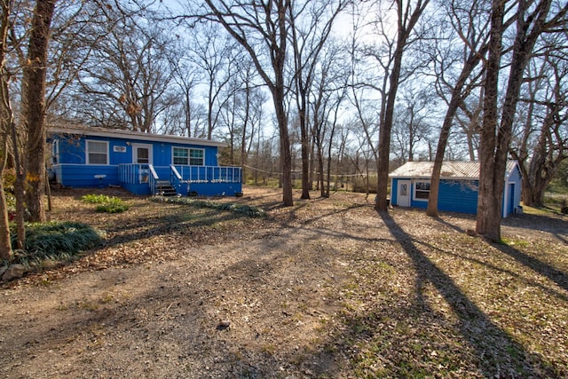 view of front of house featuring driveway