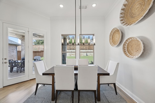 dining area featuring baseboards, visible vents, ornamental molding, wood finished floors, and recessed lighting