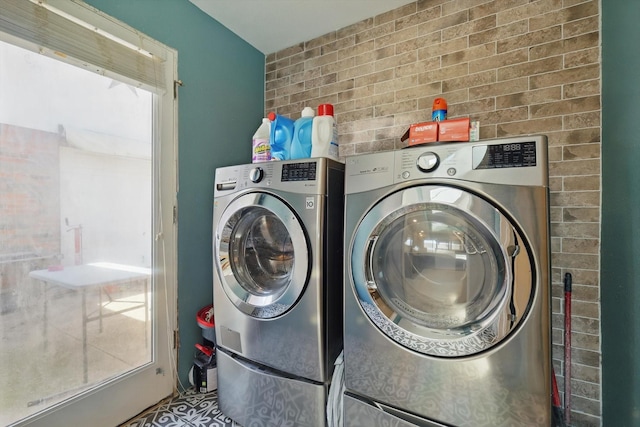laundry room with independent washer and dryer