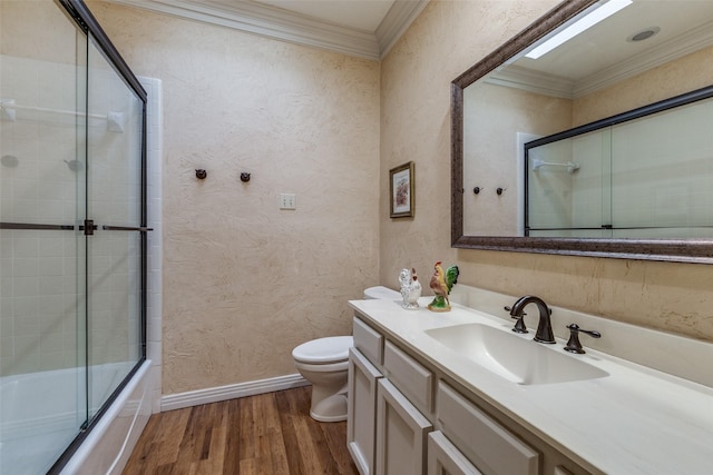 full bath with a textured wall, crown molding, toilet, and wood finished floors