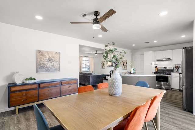 dining space featuring light wood-type flooring, visible vents, ceiling fan, and recessed lighting