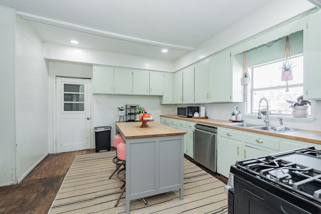 kitchen featuring range with gas cooktop, a sink, butcher block countertops, light wood-type flooring, and dishwasher