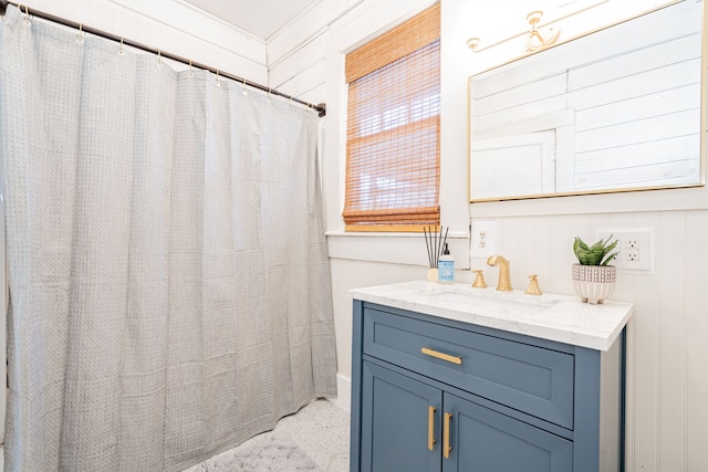 bathroom with a shower with curtain and vanity