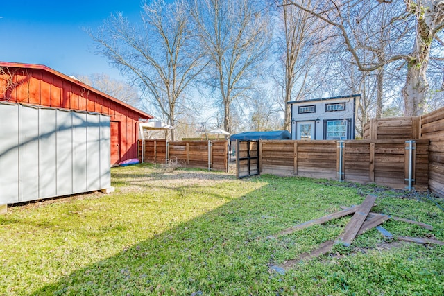 view of yard with an outbuilding and fence