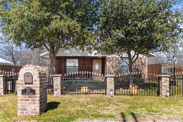 view of front of house with fence