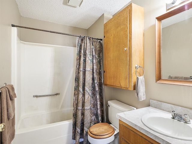 bathroom with a textured ceiling, toilet, vanity, visible vents, and shower / bath combo with shower curtain