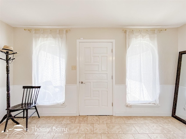 foyer featuring a healthy amount of sunlight and light tile patterned floors