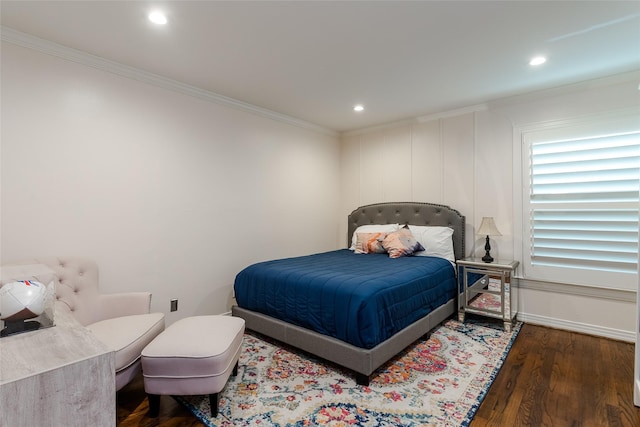 bedroom featuring crown molding, baseboards, wood finished floors, and recessed lighting