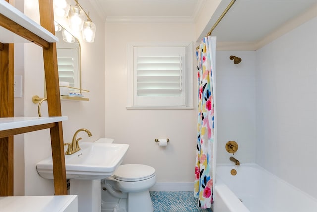 bathroom featuring tile patterned flooring, toilet, baseboards, shower / bath combo, and crown molding