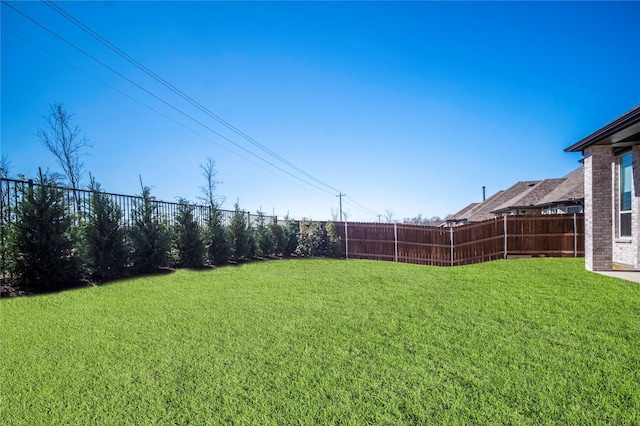 view of yard featuring a fenced backyard