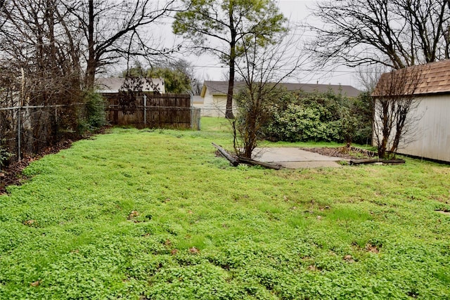 view of yard with a fenced backyard and an outdoor structure