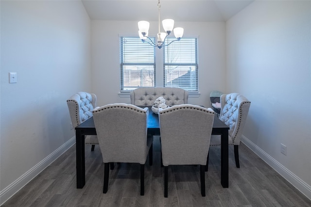 dining space featuring lofted ceiling, an inviting chandelier, baseboards, and wood finished floors