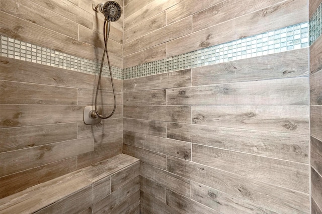 bathroom featuring a tile shower