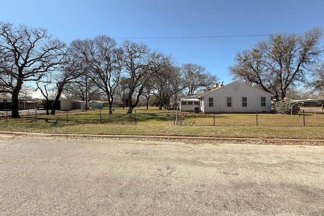 view of yard featuring a fenced front yard