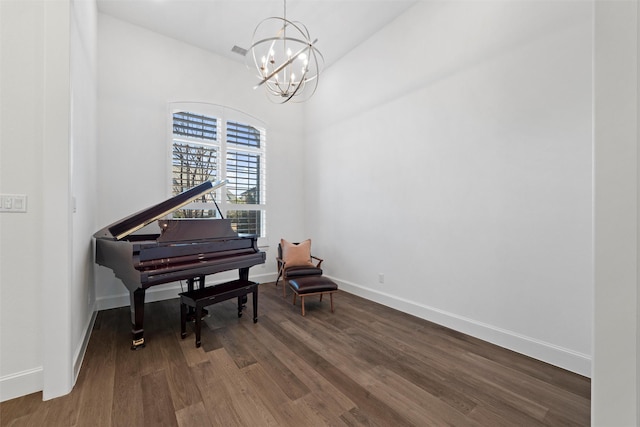 living area with visible vents, baseboards, a chandelier, and dark wood-type flooring