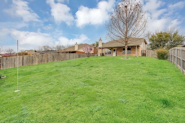 view of yard featuring a fenced backyard