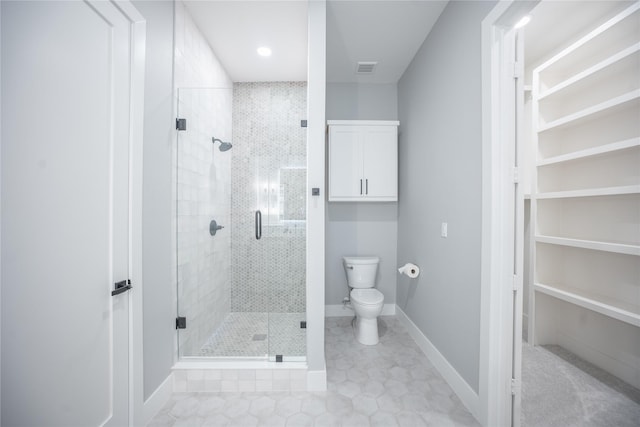 full bathroom with visible vents, a shower stall, toilet, and baseboards