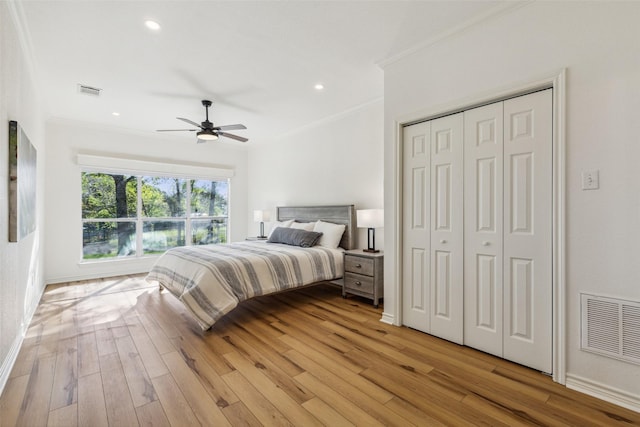 bedroom featuring crown molding, recessed lighting, visible vents, light wood-type flooring, and baseboards