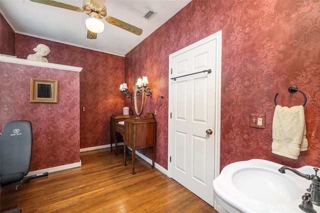 bathroom with wood finished floors, a ceiling fan, a sink, visible vents, and baseboards