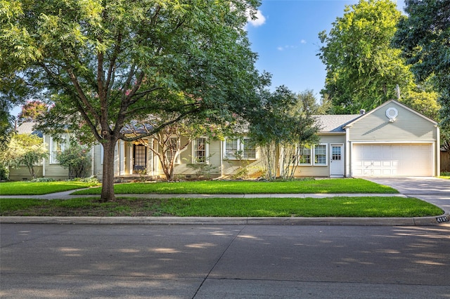 view of front of home with a front lawn, crawl space, driveway, and an attached garage