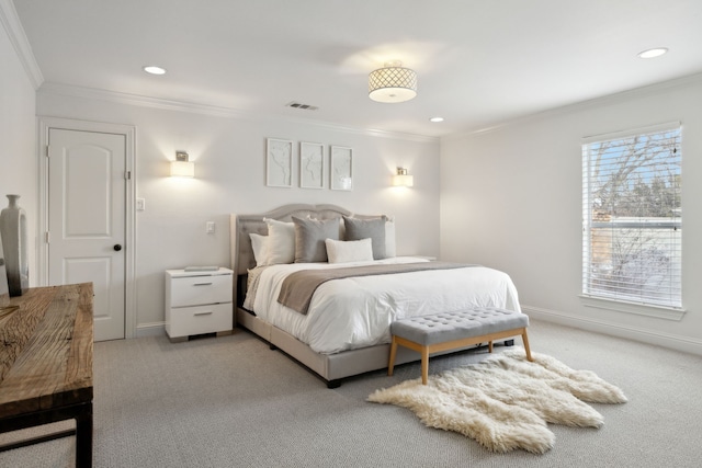 bedroom with light carpet, baseboards, visible vents, ornamental molding, and recessed lighting