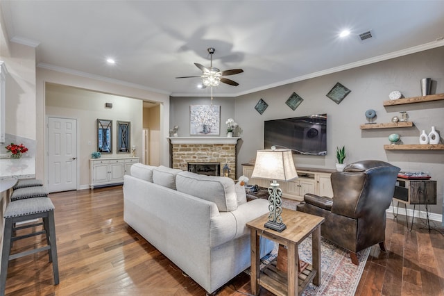 living room featuring crown molding, visible vents, and wood finished floors