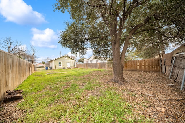 229 W Jerden, Dallas, TX 75208 - view of yard with a fenced backyard