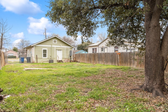 229 W Jerden, Dallas, TX 75208 - view of yard featuring central air condition unit and a fenced backyard