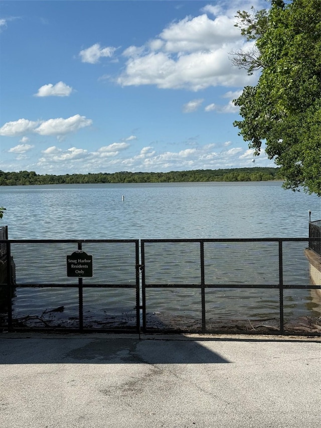 676 Harbor Dr, Azle, TX 76020 - water view featuring fence