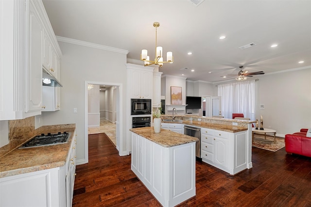kitchen with visible vents, black appliances, a sink, white cabinetry, and a peninsula