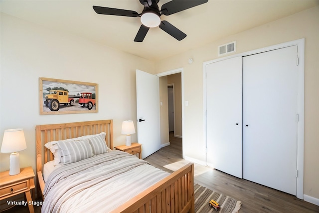 bedroom featuring visible vents, baseboards, ceiling fan, wood finished floors, and a closet