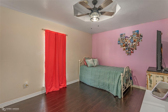 bedroom with ceiling fan, baseboards, and wood finished floors