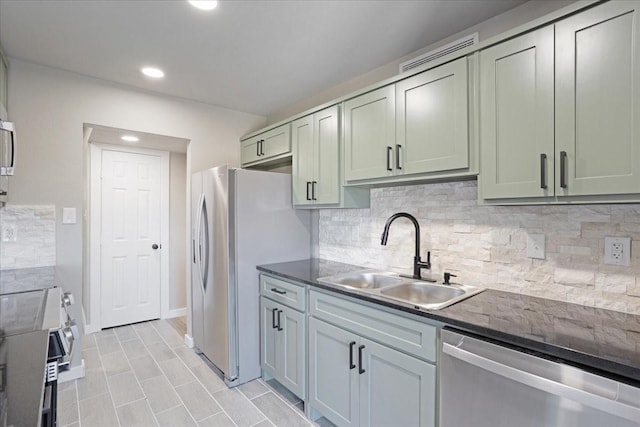 kitchen with stainless steel appliances, recessed lighting, visible vents, decorative backsplash, and a sink