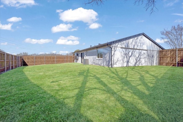 view of yard featuring a fenced backyard