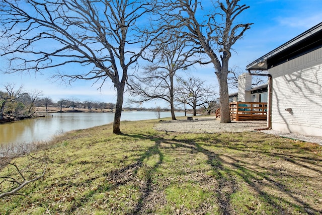 view of yard featuring a water view