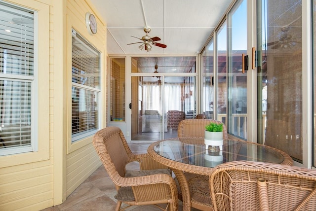 sunroom featuring a ceiling fan