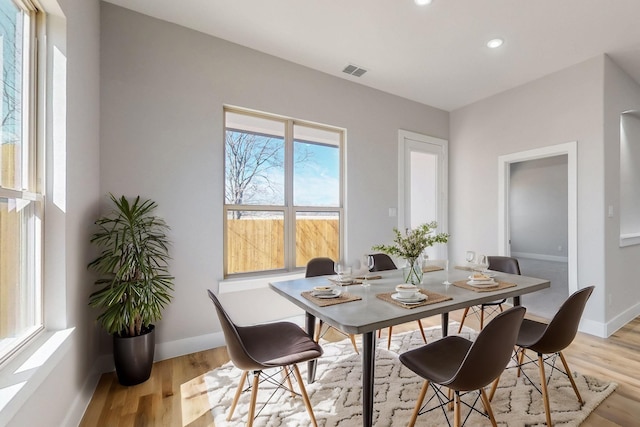 dining area featuring recessed lighting, light wood-type flooring, visible vents, and baseboards