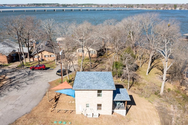 bird's eye view featuring a water view