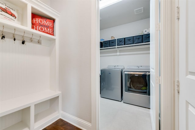 laundry area with visible vents, laundry area, washer and dryer, and baseboards