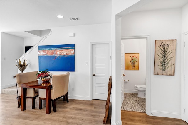 dining area with light wood finished floors, recessed lighting, visible vents, and baseboards