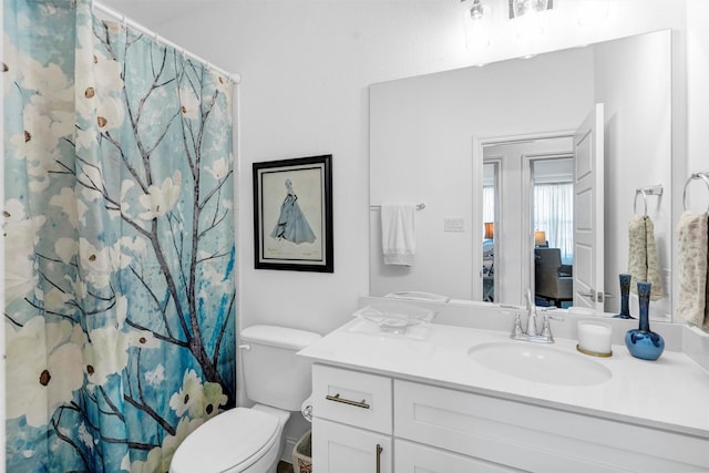 full bath featuring toilet, curtained shower, and vanity