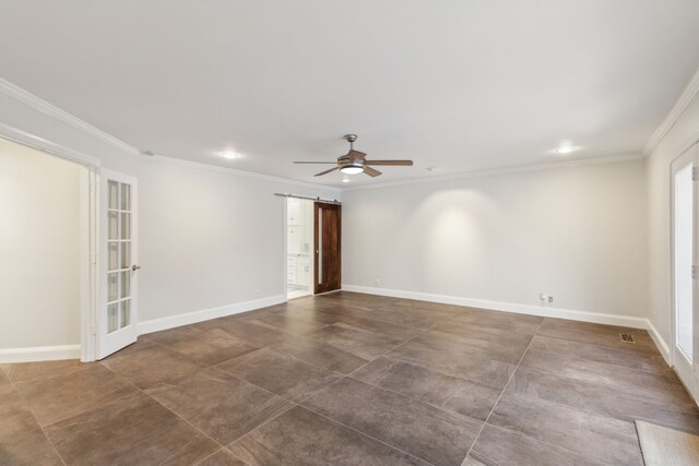 unfurnished room featuring a barn door, baseboards, ceiling fan, ornamental molding, and recessed lighting