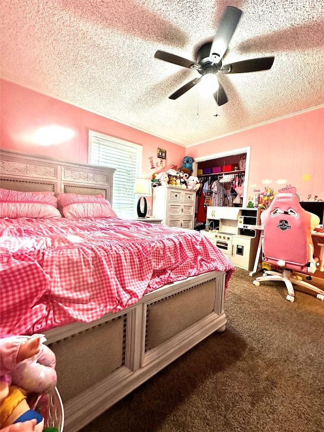 bedroom featuring a textured ceiling, ceiling fan, and carpet flooring