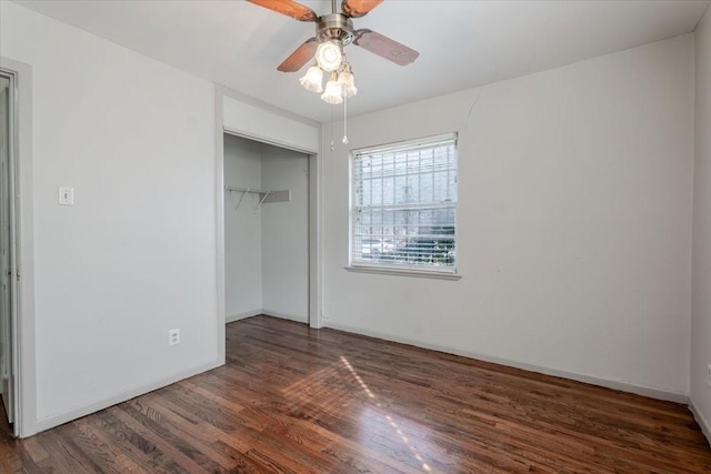 unfurnished bedroom featuring a ceiling fan, a closet, baseboards, and wood finished floors