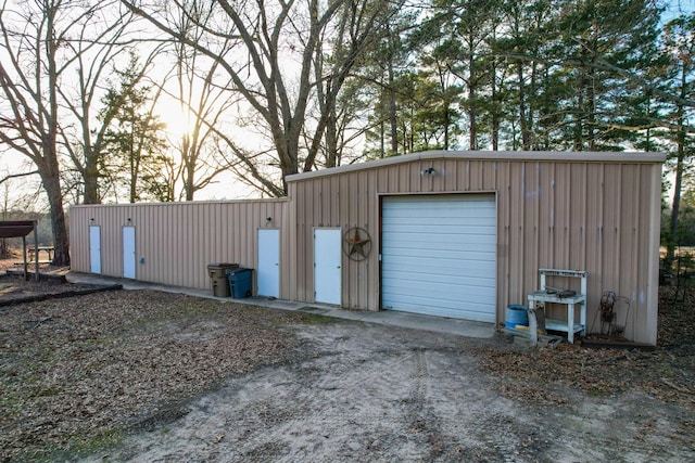 view of outdoor structure with driveway and an outdoor structure