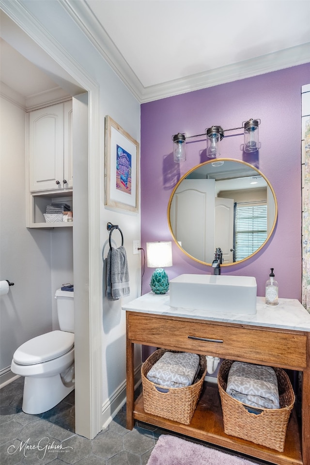 162 Captain Hm Shreve, Shreveport, LA 71115 - bathroom featuring toilet, ornamental molding, baseboards, and vanity